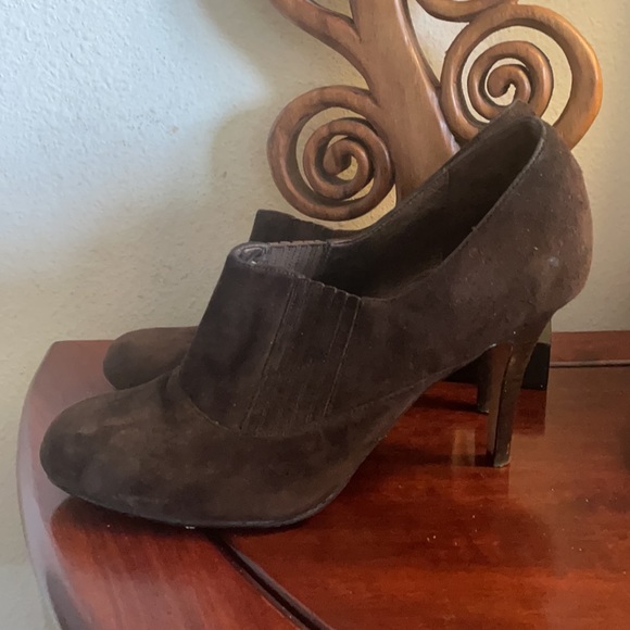 Cole Haan Brown Suede Bootie Sz 10 - Picture 2 of 7